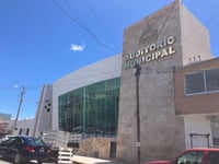 Imagen Auditorio Municipal de San Pedro sin aire acondicionado; se duplica el costo de rentas para las escuelas