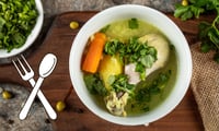 Qué tan saludable es el caldo de pollo