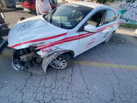 Imagen Motociclista resulta lesionado tras impactarse contra taxi en Gómez Palacio