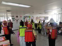 Imagen Realizan macrosimulacro de inundación por huracán en unidades del IMSS de PN