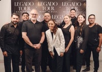 Marcos Witt junto al grupo Gosen Music.