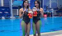 Imagen Mundial de Clavados 2025: Mexicanas Lía y Mía Cueva, medalla de bronce en trampolín sincronizado