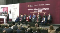 Imagen Gobierno de Sheinbaum se compromete a reducir deuda de Pemex en 26 % para 2030