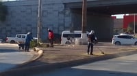 Imagen Realizan labores de limpieza en laterales del puente Hamburgo y carretera a Ciudad Juárez