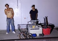 Detenidos Agentes municipales detienen a dos hombres por robo a negocio en el Diagonal Reforma