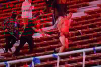 Imagen 10 heridos y 90 detenidos tras brutal violencia en el partido entre Independiente y U de Chile