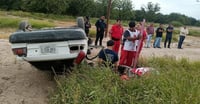 Imagen Matrimonio sufre volcadura en la carretera Torreón–San Pedro, ambos fueron hospitalizados