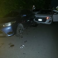 Imagen Joven conductor resulta lesionado tras impactarse contra dos autos estacionados en Gómez Palacio