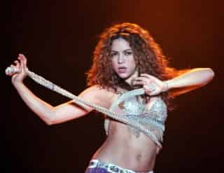Shakira se presentará hoy ante las pirámides de Giza. (EFE)