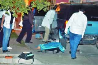 Agentes de la Procuraduría de Sinaloa dieron fe de los hechos y confirmaron la muerte del narcotraficante duranguense.