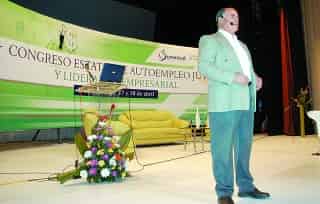 Alberto Arellano, director del Programa Lazos, dijo en conferencia en el Primer Congreso de Autoempleo Juvenil y Liderazgo Empresarial que lo único que les falta a los jóvenes para tener un mejor nivel educativo es motivación.