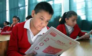 En el arranque oficial de la aplicación de la prueba ENLACE, el presidente Felipe Calderón pidió calma y tranquilidad a los alumnos, pues el examen no pretende calificarlos a ellos sino al sistema educativo. (El Universal)