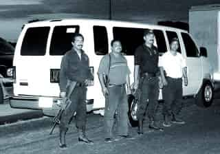 Los policías que vigilan los hosiptales declararon a dos personas que fueron navajeadas para iniciar con las investigaciones.