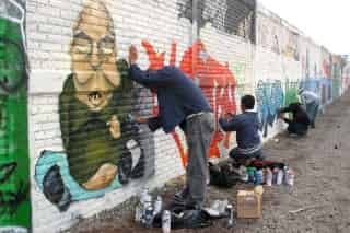 El graffiti, una especie de “tatuaje” social o “piel ambulante” del reclamo, es en varias zonas de Lima en Perú, una muestra de arte y rebeldía de jóvenes que de modo subliminal reclaman espacios en la sociedad. (Archivo)