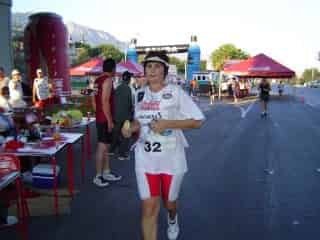 La ultramaratonista lagunera Silvia Graziano de Andonie llegará hoy a la ciudad de Torreón, y a las 5:30 horas de mañana sábado iniciará su recorrido de 250 vueltas a la pista de tartán de la Unidad Deportiva Torreón. (Archivo)