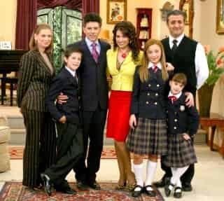 Esta es la familia que buscará ganarse el corazón del público mexicano, con sus ocurrencias cada miércoles. (El Universal)