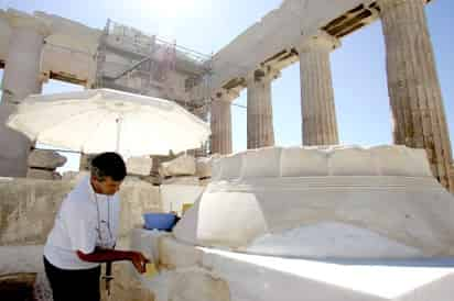 Restauran Pantenón en la Acrópolis de Atenas