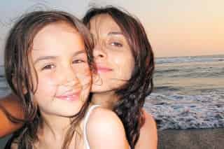 Más que a Nada en el Mundo es protagonizada por Julia Urbini y Elizabeth Cervantes. (El Universal)