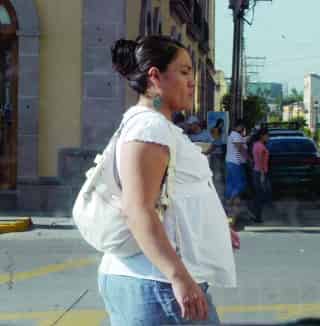 La Secretaría de Salud realiza campañas sobre métodos anticonceptivos en donde regala condones y proporciona información sobre otros procedimientos para evitar embarazos no deseados.