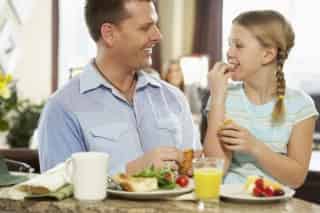 El desayuno no se debe omitir, dado que es el primer alimento después de varias horas de ayuno.
