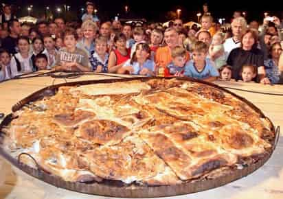 Empanada gigante