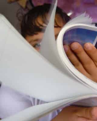 La Profeco exhorta a los niños y jóvenes a hacer un buen uso de sus útiles escolares.