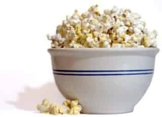 Ligan enfermedad a palomitas de maíz
