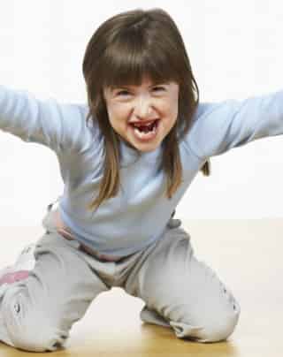 Los niños con déficit de atención sufren dificultad para seguir una orden, y en casa les cuesta vestirse, asearse o concentrarse, ya que se distraen fácilmente.