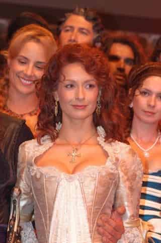 Carla Estrada presentó al elenco de Pasión. (Fotografías de Notimex)