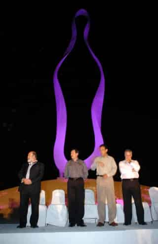 Rogelio Madero y Pedro Luis Martín Bringas inauguraron El Manto de la Virgen en compañía del Gobernador del Estado y del Obispo de Torreón. (Fotografía de Érick Sotomayor)