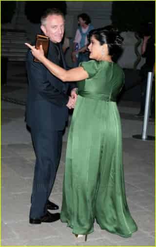 Salma Hayek y su pareja. (Archivo)