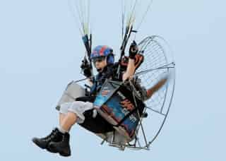 Fernado Iriarte posee la marca mexicana y americana en vuelo paramotor con 622 kilómetros. (El Universal)