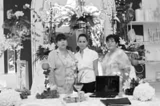 Paquita Sika de Trujillo, Toñita Castrejón de Silva y Elia González.