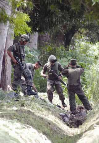 Las fuerzas especiales del Ejército Mexicano continúan con los operativos en el “triángulo dorado”.