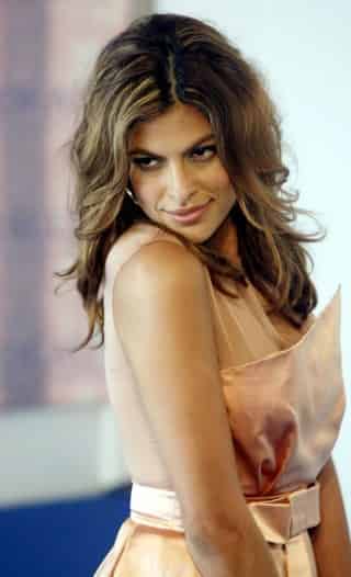 Adora Eva Mendes pasearse desnuda