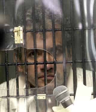 José Luis Calva Zepeda, presunto “Caníbal”, reitera que no se comió a su víctima, al comparecer en la rejilla de prácticas del juzgado 21 en el Reclusorio
Oriente. (El Universal)