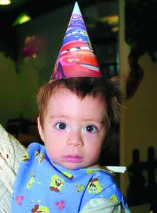 El Dr. Sanito festejó su cuarto cumpleaños muy contento y al lado de sus pacientitos.
Ángela Bracho Rosell.
Alejandro Aguirre Bernal.
Diego Flores Fabián.