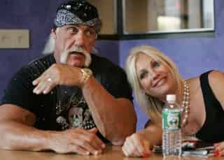 Esposa de Hulk Hogan le solicita el divorcio