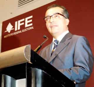 Luis Carlos Ugalde Ramírez insistió en que los institutos políticos y el Congreso de la Unión deben responder a las demandas ciudadanas. (Archivo)