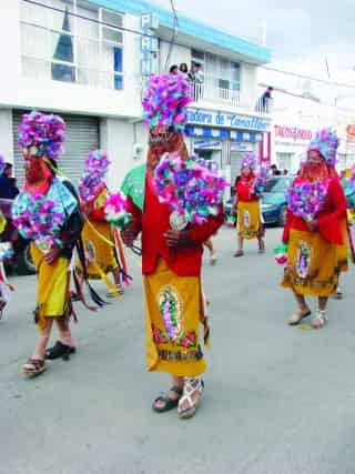 Matachines rinden honor a la Virgen de la Inmaculada Concepción en Canatlán.
