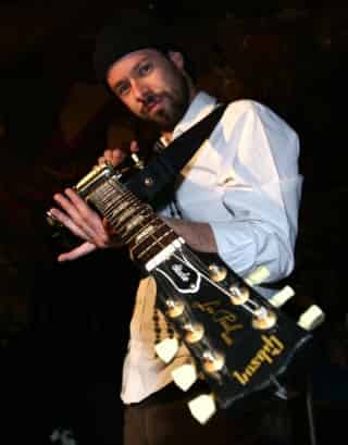 Alejandro Otaola, ex guitarrista de Santa Sabina, presenta su primer disco Fractales. (El Universal)