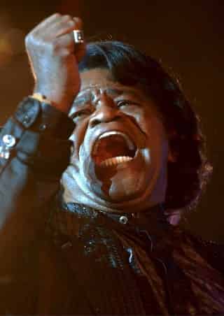 Relatan vida de James Brown a un año de su muerte