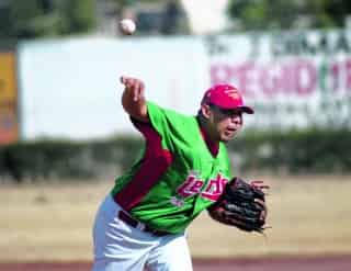 Francisco Rivera abrirá este sábado por Lerdo, seguramente frente a Jorge
Roque Gutiérrez, de los Astros de San Pedro, en la final de la Liga Mayor de
Beisbol de La Laguna. (Fotografía de Jesús Galindo López)