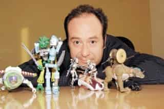 Eduardo Giaccardi realiza la traducción de al menos 20 películas por año. (El Universal)