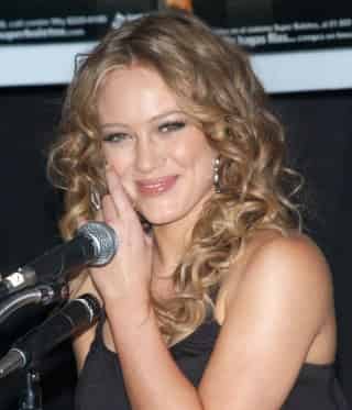La cantante y actriz estadounidense Hilary Duff, durante una rueda de prensa en Monterrey, donde se encuentra como parte de su gira 'dignity tour'. Notimex