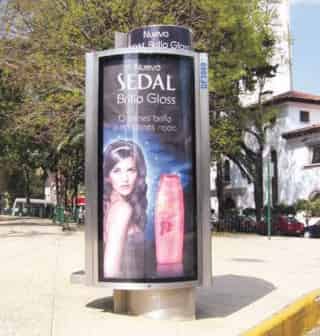 La empresa de publicidad IMU lleva a cabo exóticas ideas en parabuses para anunciar diversas marcas. (Universal)