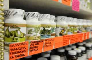 Las medicinas tradicionales podrían representar hasta un 30% de todos los casos de envenenamiento por plomo en los niños en Estados Unidos, según el Centro para el Control y Prevención de las Enfermedades. (AP)