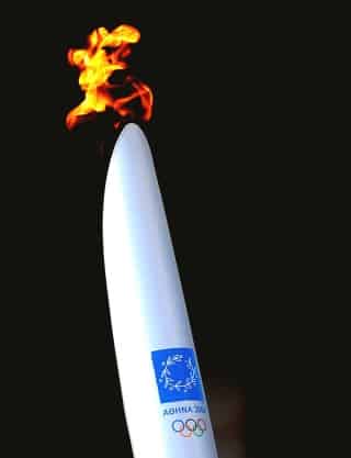La ceremonia del encendido de la antorcha se realiza a las afueras del templo de la diosa Hera, en las ruinas de Olimpia, 300 kilómetros al sureste de la capital griega. (jammedia)