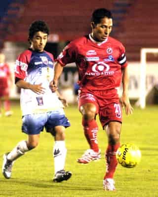 Según la denuncia, el jugador fue vendido al futbol mexicano por un supuesto miembro de la mafia colombiana. (Jam Media)