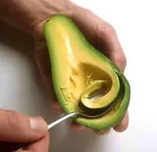 Los aztecas creían que el aguacate poseía cualidades para el estímulo de la libido, esta idea partió de que le llamaban ahuacátl, ni más ni menos que árbol del testículo.